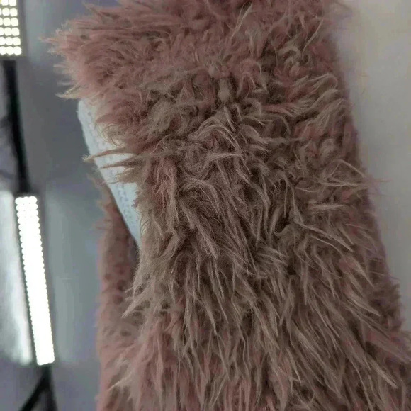 ELLIE KATE Sz S/M Faux Fur Vest. Dust Rose. Front Hook Closure. Open Front - Picture 2 of 11
